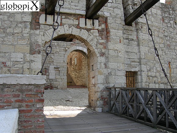 Brescia - Il Castello - Ponte levatoio e portale