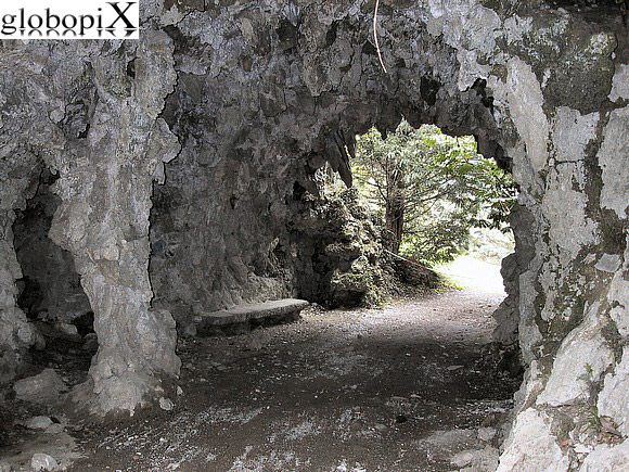 Varese - Grotta del giardino di Villa Panza