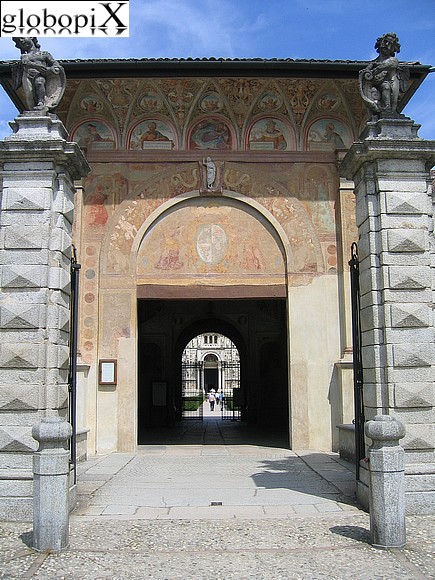 Pavia - Ingresso della Certosa di Pavia