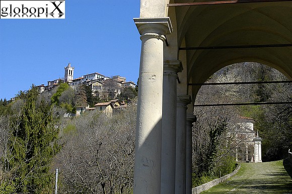 Sacri Monti Lombardi - Panorama of the borough and Via del Rosario
