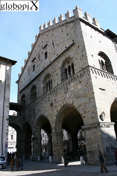 Bergamo - Piazza Duomo - Palazzo della Ragione