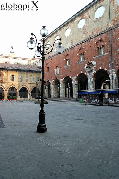 Milan - Piazza Mercanti