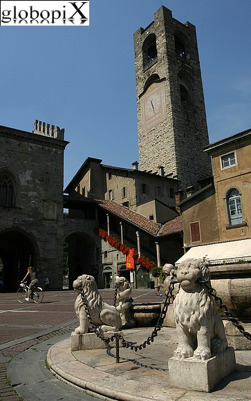 Bergamo - Piazza Vecchia - Torre Civica (Campanone)