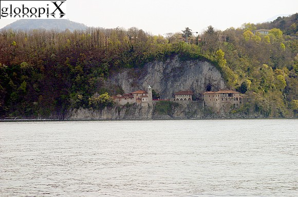 Lago Maggiore - Vista del monastero