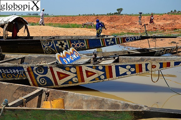 Tour del Mali - Barche sul fiume Niger