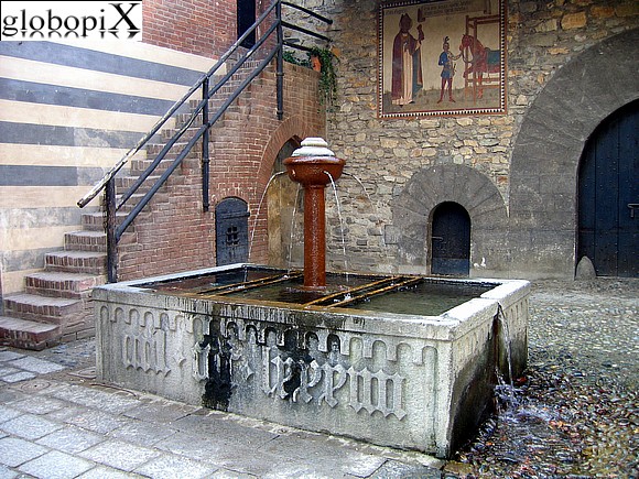 Torino - Borgo Medievale - Fontana Oulx e Salbertrand