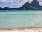 Photo: Bora Bora vista da un motu