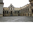 Photo: Piazza Duomo con Palazzo Vescovile