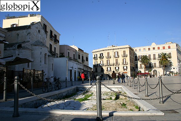 Bari - Piazza del Ferrarese