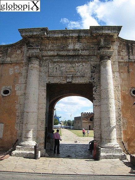 Santo Domingo - Porta della Fortaleza Osama