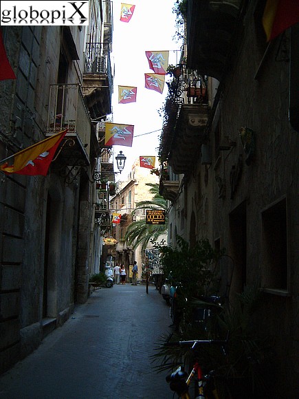 Syracuse - Passages in Ortigia
