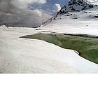 Photo: Laghetto tra le Alpi innevate