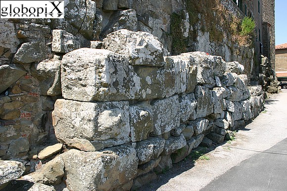 Maremma - Etruscan walls