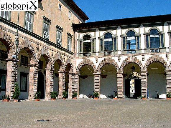 Lucca - Palazzo Ducale - Cortile degli Svizzeri