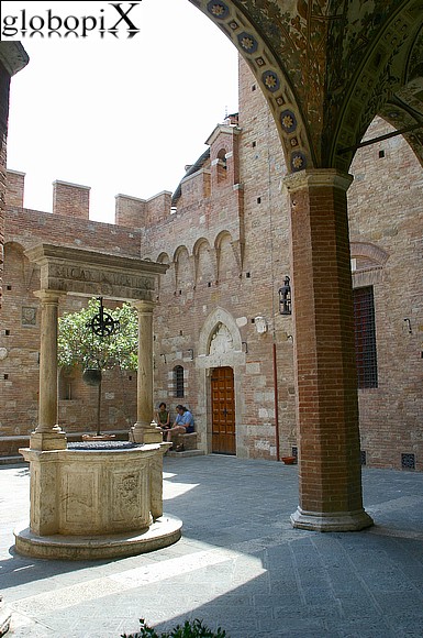 Siena - Palazzo delle Papesse
