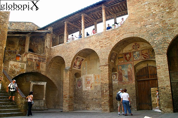 Foto San Gimignano Palazzo Del Popolo 2 Globopix