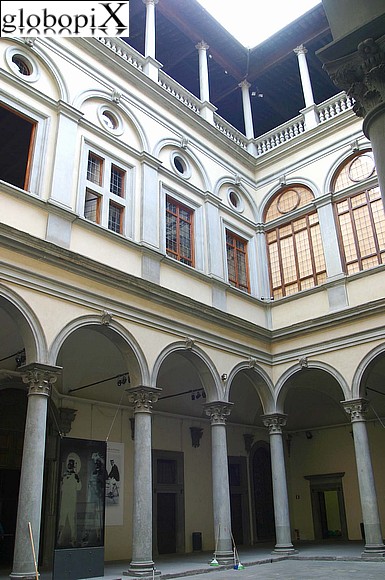 Firenze - Palazzo Strozzi Alinari