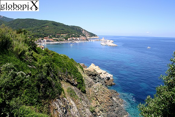 Isola d'Elba - Panorama of the beach and port