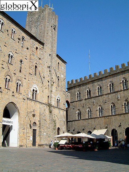 Volterra - Piazza dei Priori