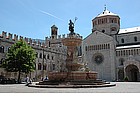 Photo: Piazza Duomo and Fontana del Nettuno