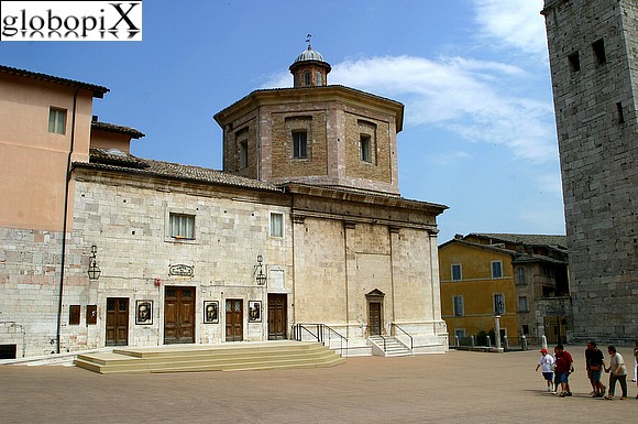 Spoleto - Chiesa S. Maria della Manna d'Oro e Teatro Caio Me