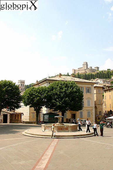 Assisi - Piazza S. Chiara