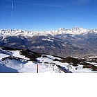 Photo: Piste di Pila e panorama delle Alpi