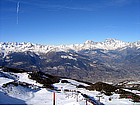 Foto: Piste di Pila e panorama delle Alpi