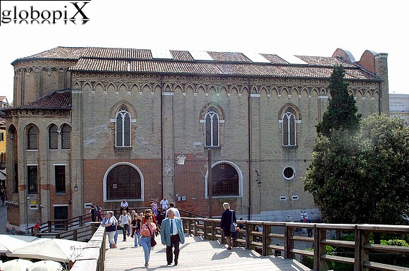 Venezia - Il palazzo dell'Accademia visto dal Ponte