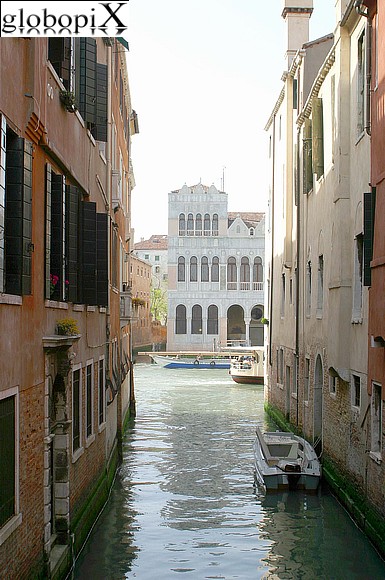 Venezia - Scorcio panoramico dei canali tra le calli